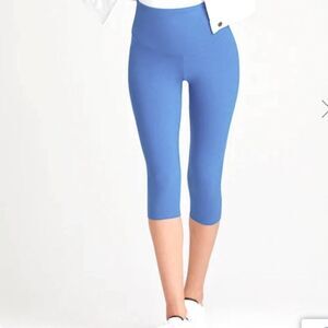 Yummie Talia Cropped Capri Shaping Leggings Size S
